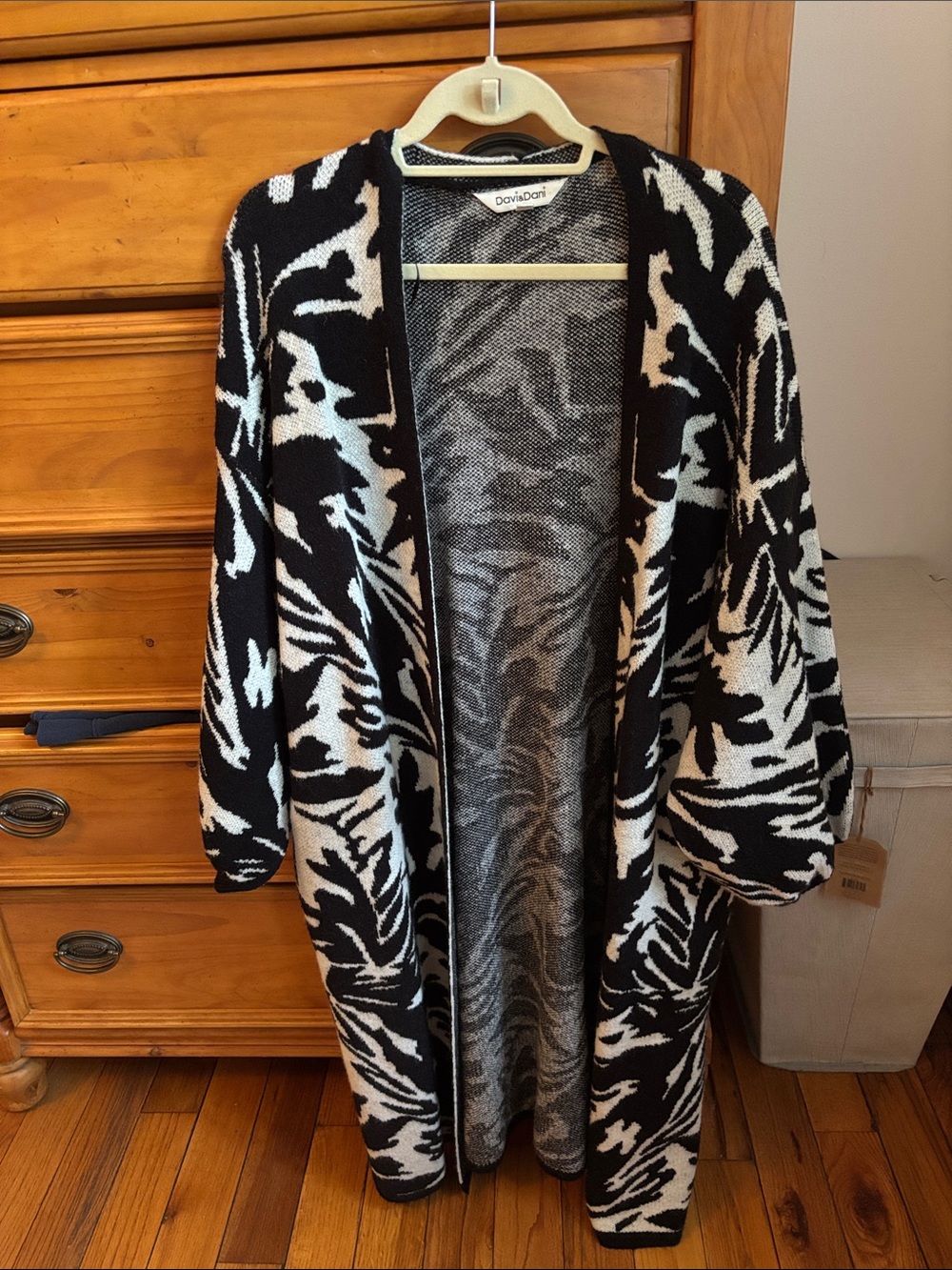 DAVI & DANI Black and White Oversized Open-Front Patterned Cardigan